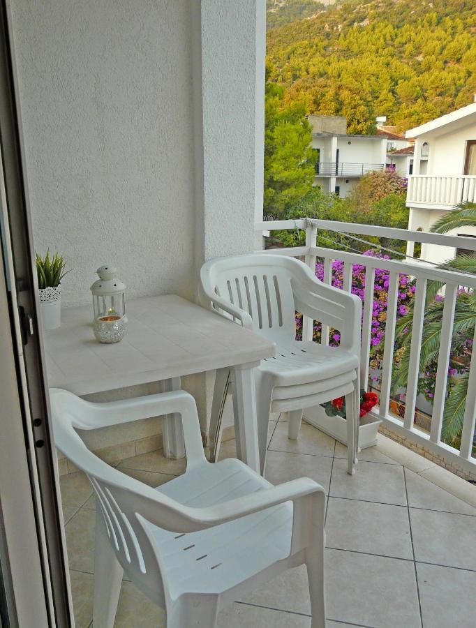 Apartments By The Sea Drvenik Donja Vala, Makarska - 6756 Exterior foto